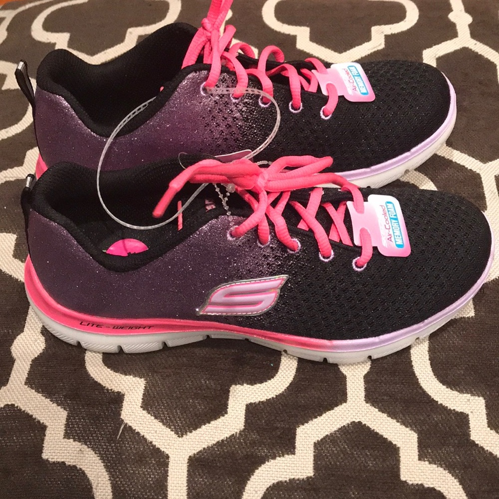 Girls shoes 👟 size 4